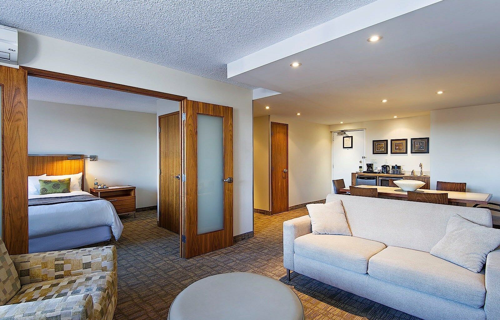International Hotel Calgary Exterior photo
